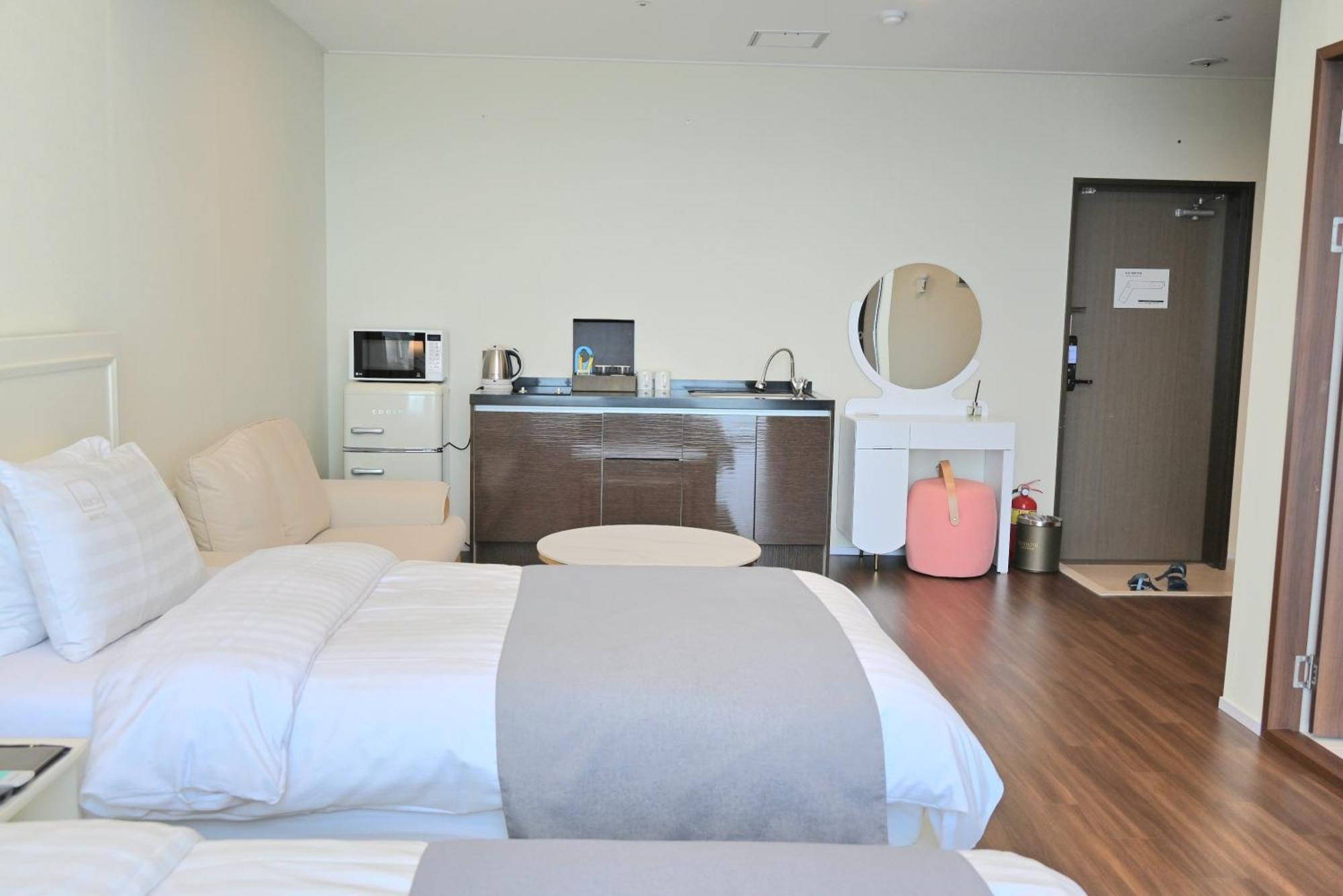 Rich Hotel Jeju Exterior photo
